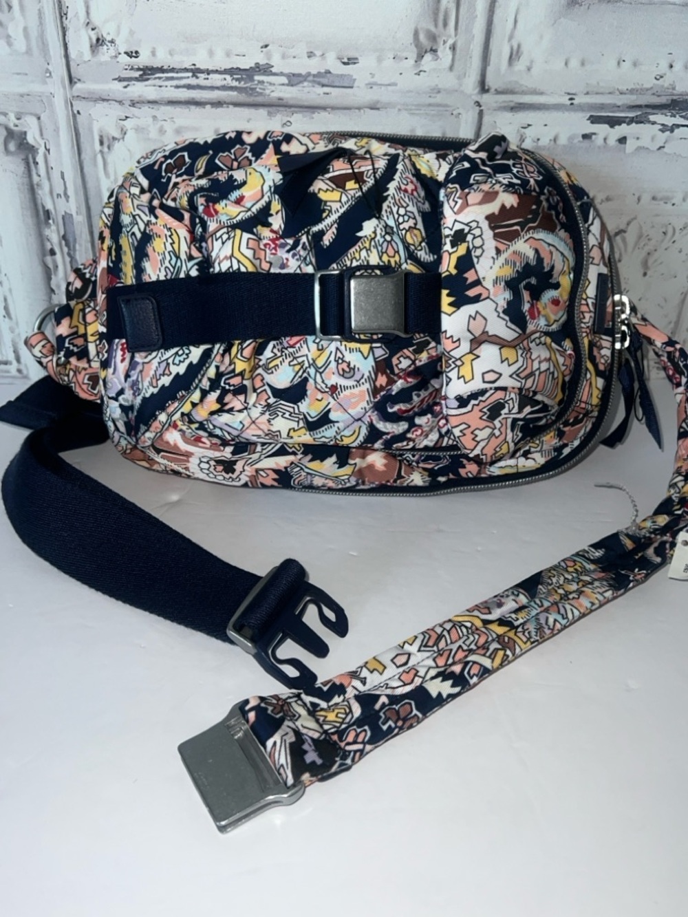 🆕 Vera Bradley Twill Utility Sling Crossbody Backpack Bag Tangier Paisley Travel - Picture 8 of 14